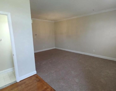 641 Berwick Court - Photo Thumbnail 1