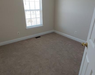 641 Berwick Court - Photo Thumbnail 14