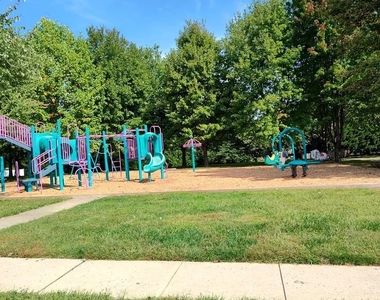 641 Berwick Court - Photo Thumbnail 25