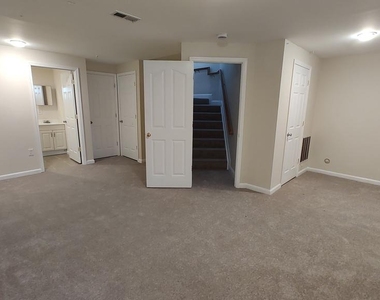 641 Berwick Court - Photo Thumbnail 21