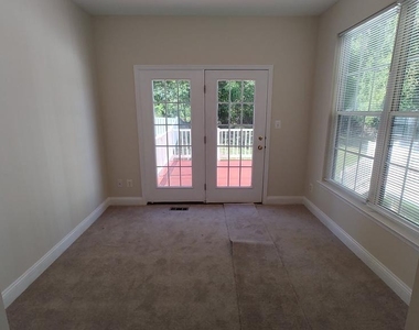 641 Berwick Court - Photo Thumbnail 5