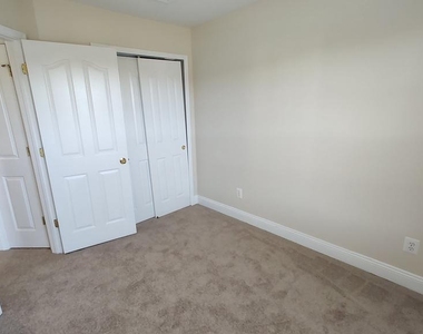 641 Berwick Court - Photo Thumbnail 18