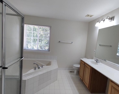 641 Berwick Court - Photo Thumbnail 12