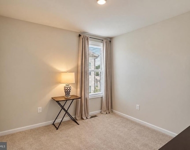 4349 Viridian Terrace - Photo Thumbnail 15