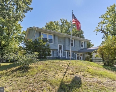 1015 Floyd Avenue - Photo Thumbnail 2