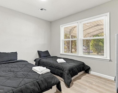 1015 Floyd Avenue - Photo Thumbnail 23