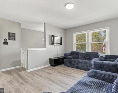 1015 Floyd Avenue - Photo Thumbnail 5