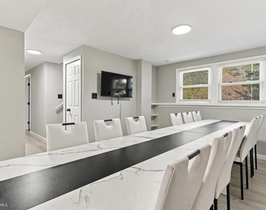 1015 Floyd Avenue - Photo Thumbnail 9
