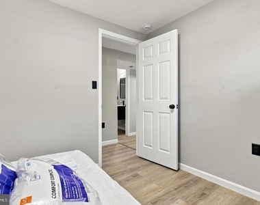 1015 Floyd Avenue - Photo Thumbnail 26