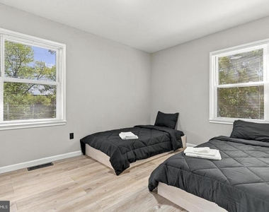 1015 Floyd Avenue - Photo Thumbnail 14