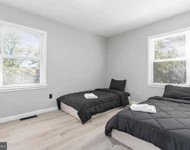 1015 Floyd Avenue - Photo Thumbnail 15