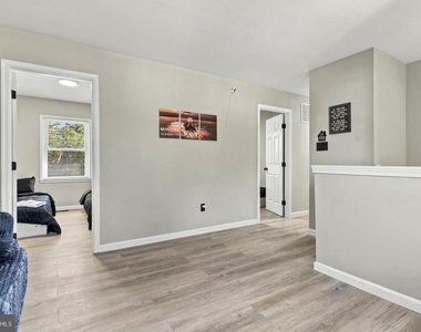1015 Floyd Avenue - Photo Thumbnail 6