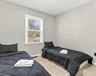 1015 Floyd Avenue - Photo Thumbnail 18