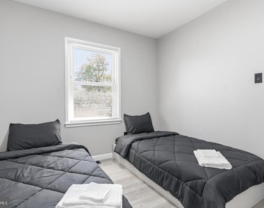 1015 Floyd Avenue - Photo Thumbnail 29
