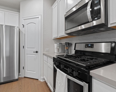 6113 Dumfries Ln - Photo Thumbnail 4