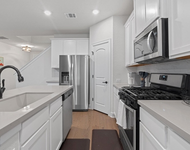 6113 Dumfries Ln - Photo Thumbnail 22