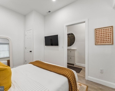 1709 Bank Street - Photo Thumbnail 4