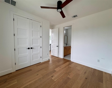 2919 E 13th St - Photo Thumbnail 33