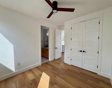 2919 E 13th St - Photo Thumbnail 29