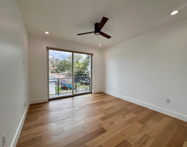 2919 E 13th St - Photo Thumbnail 20