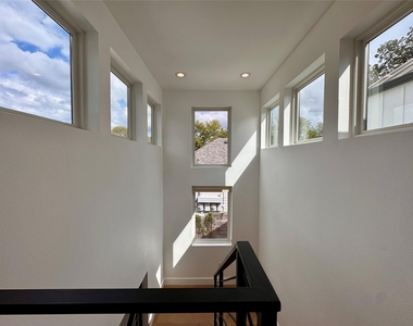 2919 E 13th St - Photo Thumbnail 18