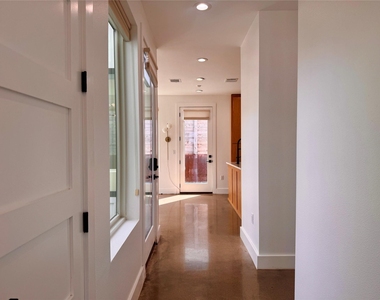 2919 E 13th St - Photo Thumbnail 6