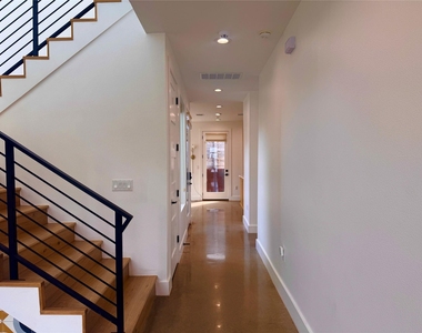 2919 E 13th St - Photo Thumbnail 2