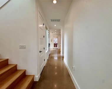 2919 E 13th St - Photo Thumbnail 16