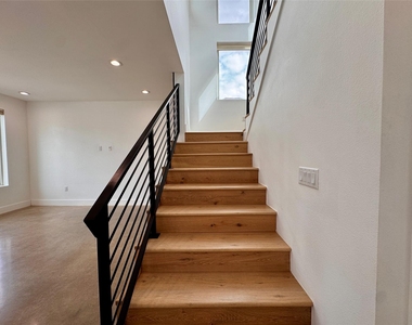2919 E 13th St - Photo Thumbnail 17