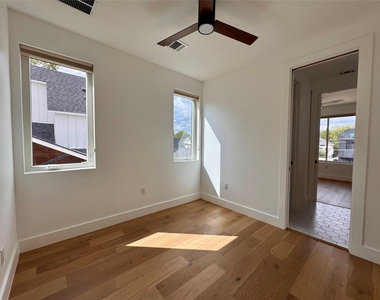 2919 E 13th St - Photo Thumbnail 28