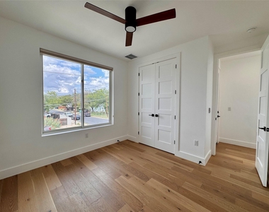 2919 E 13th St - Photo Thumbnail 32