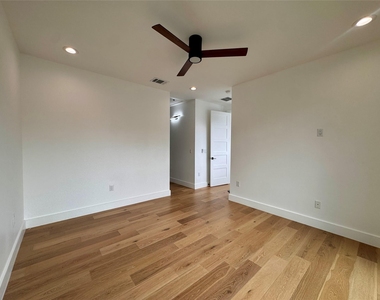 2919 E 13th St - Photo Thumbnail 22