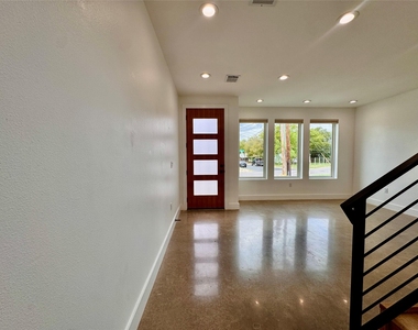 2919 E 13th St - Photo Thumbnail 1