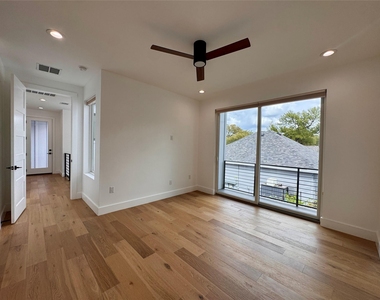 2919 E 13th St - Photo Thumbnail 23