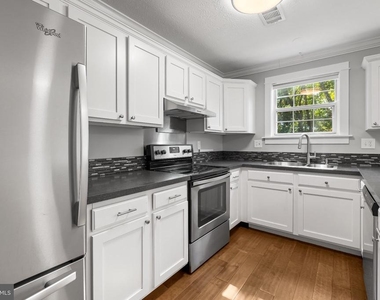 325 Rambling Ridge Court - Photo Thumbnail 7