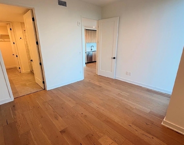 84 East Ave Ave - Photo Thumbnail 5