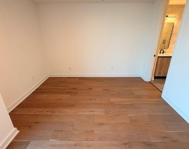 84 East Ave Ave - Photo Thumbnail 6