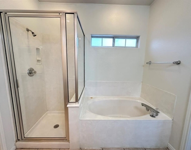 606 E 54th St - Photo Thumbnail 10