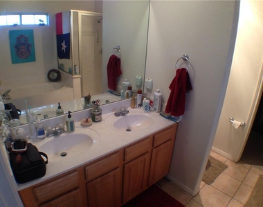 606 E 54th St - Photo Thumbnail 11