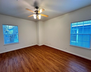 606 E 54th St - Photo Thumbnail 7