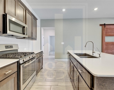 160 Sangaree Dr - Photo Thumbnail 4