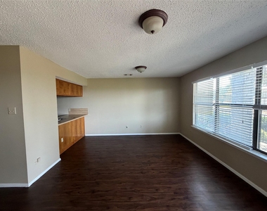 20802 Bonanza St - Photo Thumbnail 1