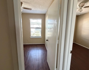20802 Bonanza St - Photo Thumbnail 7