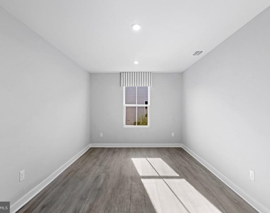 338 Heritage Shores Circle - Photo Thumbnail 8