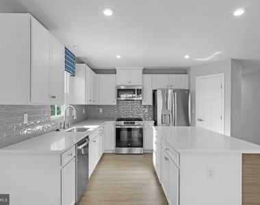 338 Heritage Shores Circle - Photo Thumbnail 6