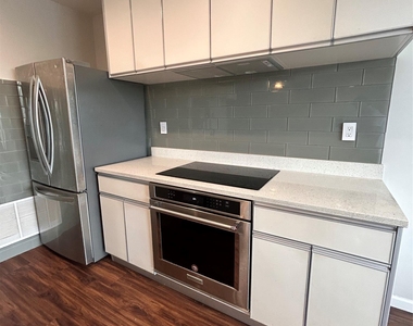 901 E 40th St - Photo Thumbnail 3