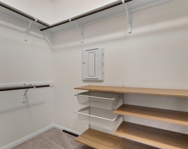 6400 Rafferty Ln - Photo Thumbnail 17