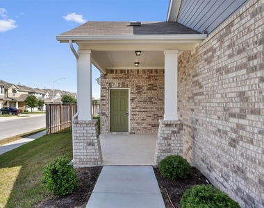 6400 Rafferty Ln - Photo Thumbnail 3