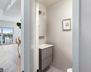 1516 East Capitol Street Ne - Photo Thumbnail 19
