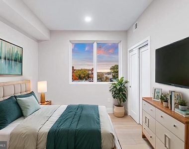 1516 East Capitol Street Ne - Photo Thumbnail 2